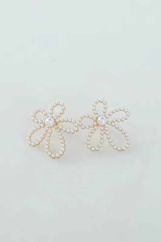 Eve Gold Pearl Flower Stud Earrings