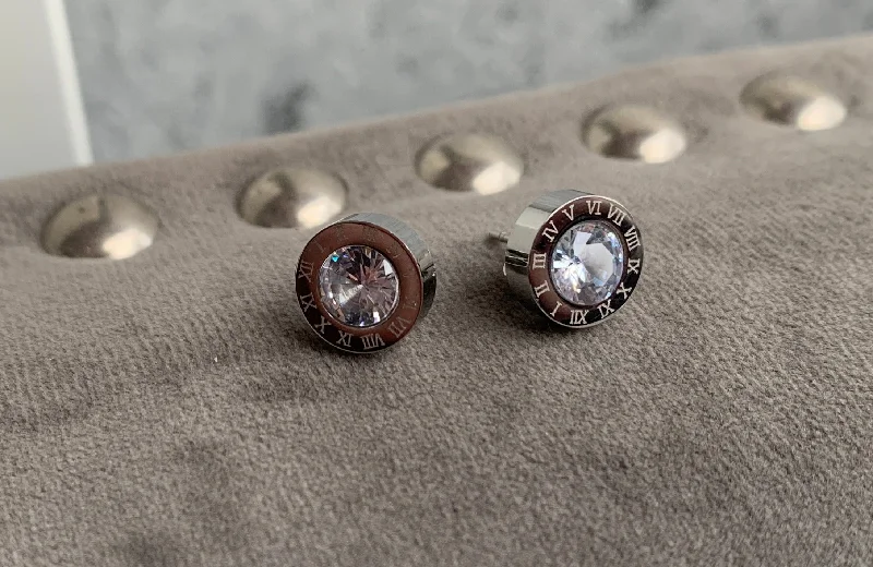 Roman stud earrings