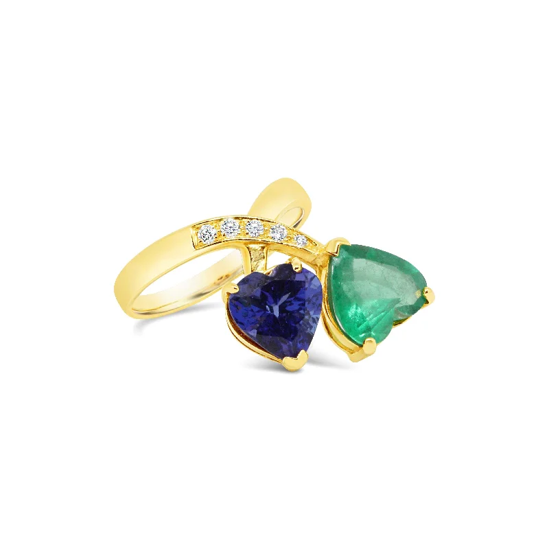 14KT YELLOW GOLD TANZANITE AND EMERALD RING.