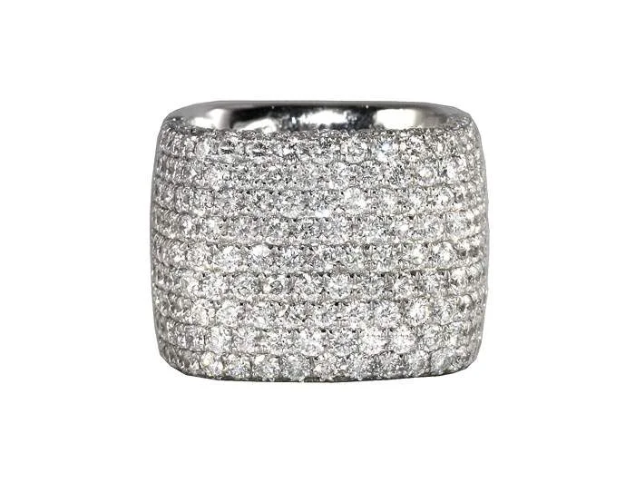 18KT WHITE DIAMOND PAVE RING