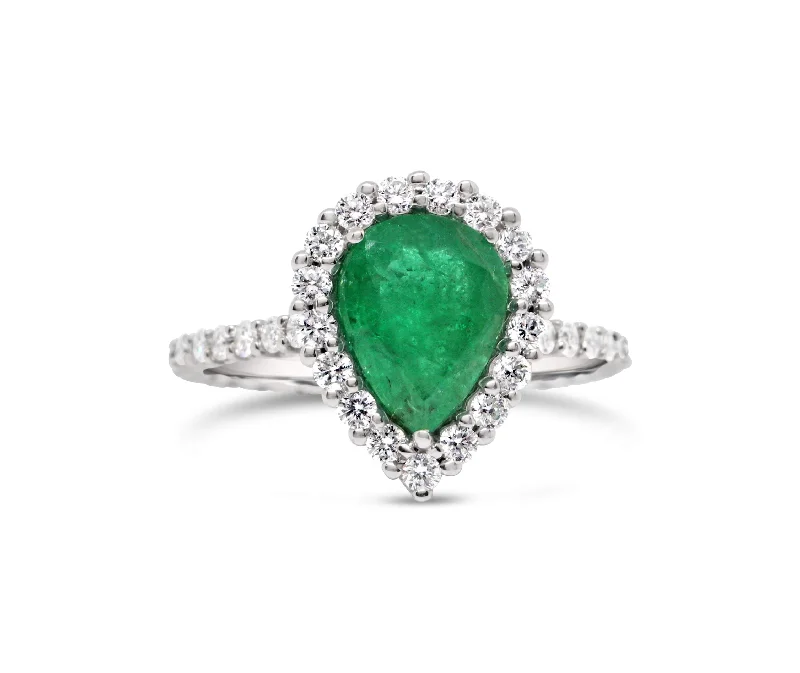 18KT WHITE GOLD EMERALD AND DIAMOND RING